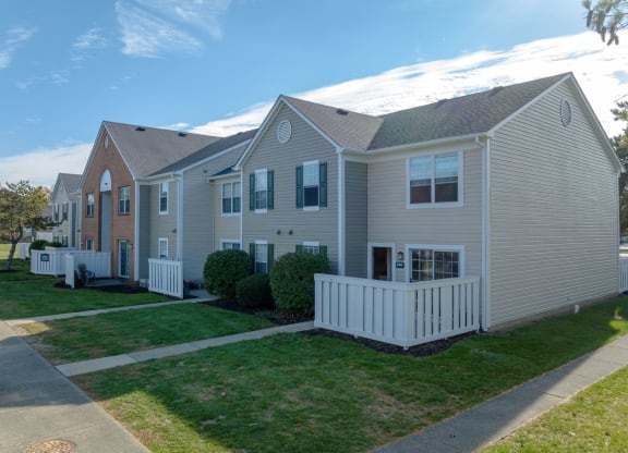 Heathermoor and Bedford Commons apartments exterior