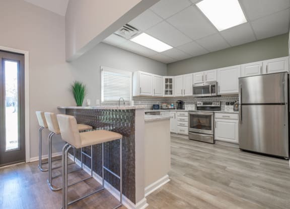 Heathermoor and Bedford Commons social lounge with kitchen