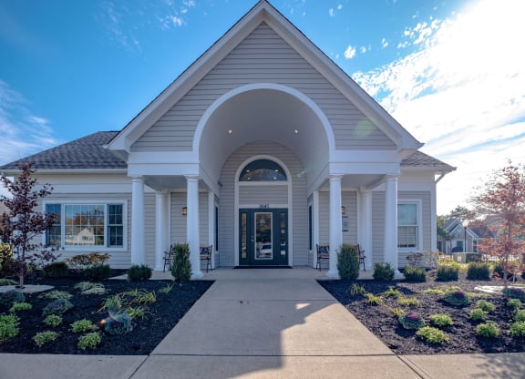 Heathermoor and Bedford Commons apartments leasing center
