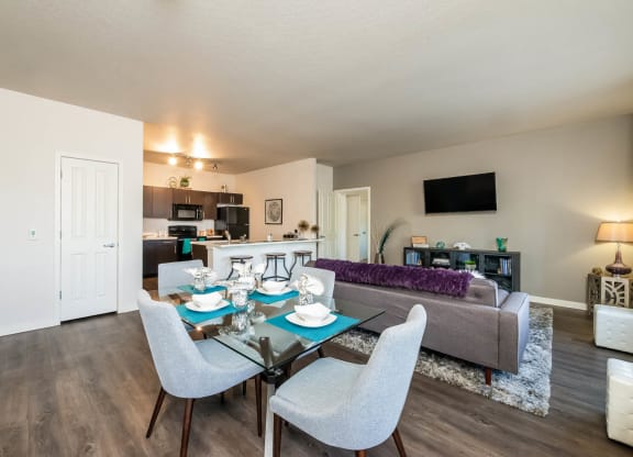 Carrick Bend apartments dining area