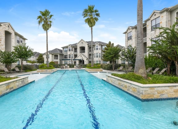 Falls at Eagle Creek apartments swimming pool