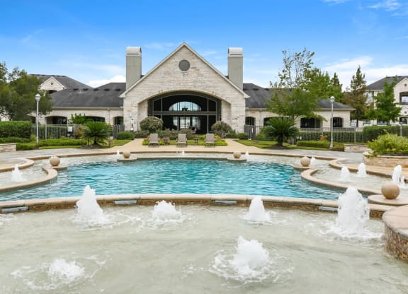 Falls at Eagle Creek apartments swimming pool