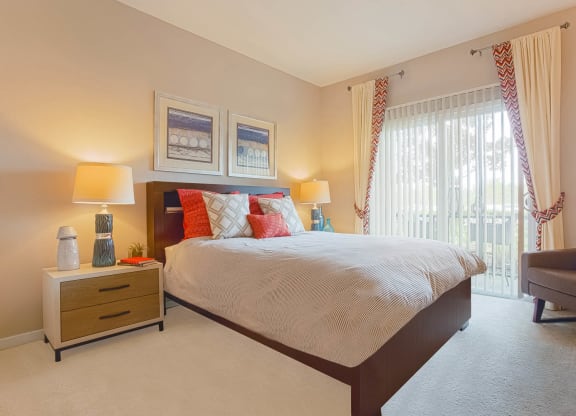 Reserves at Alafaya apartments bedroom