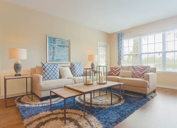 Reserves at Alafaya apartments living room