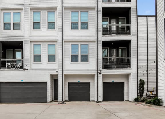 The Callie apartments with garages in Dallas, TX