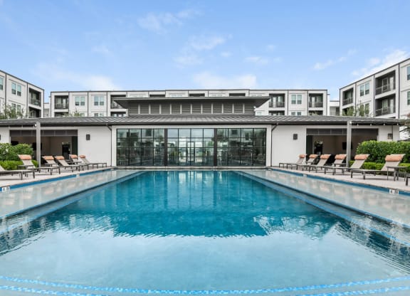 The Callie luxury apartments swimming pool