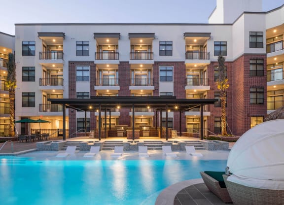 swimming pool at Tinsley on the Park apartments