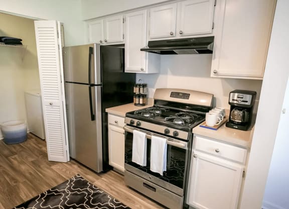 Fully Equipped Kitchen at The Residence at Christopher Wren Apartments, Columbus, OH