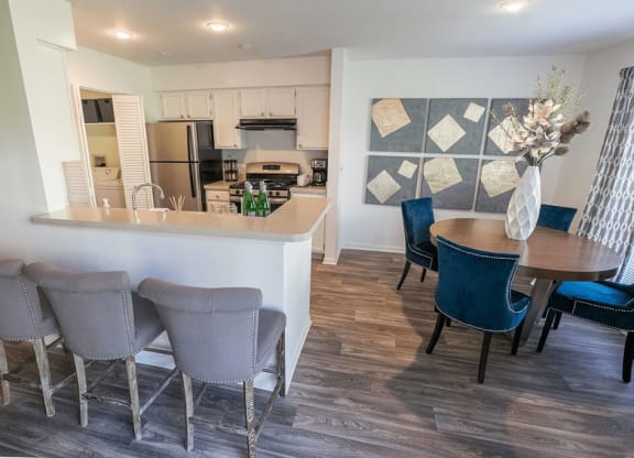 Kitchen With Dining at The Residence at Christopher Wren Apartments, Columbus, OH, 43230