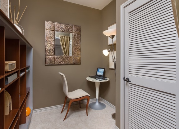 Study / Den at Estancia Townhomes, Texas, 75248