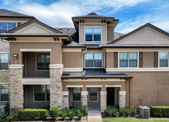 exterior view of The Falls at Copper Lake apartments in Houston, TX