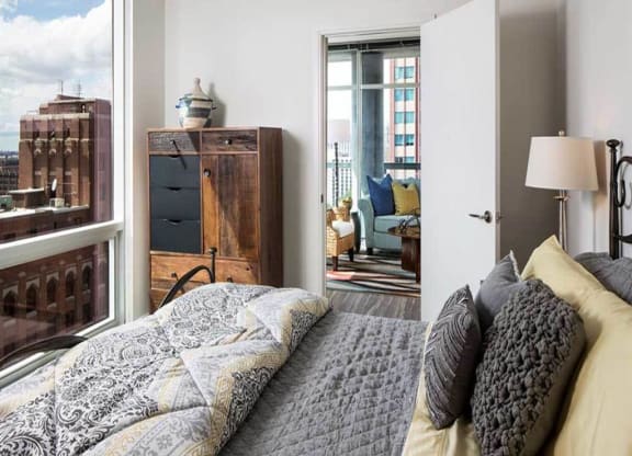 Studio Convertible 1 and 2 Bedroom Apartments--Bedrooms with a View of Downtown Chicago, 805 N. Lasalle, Drive,60610