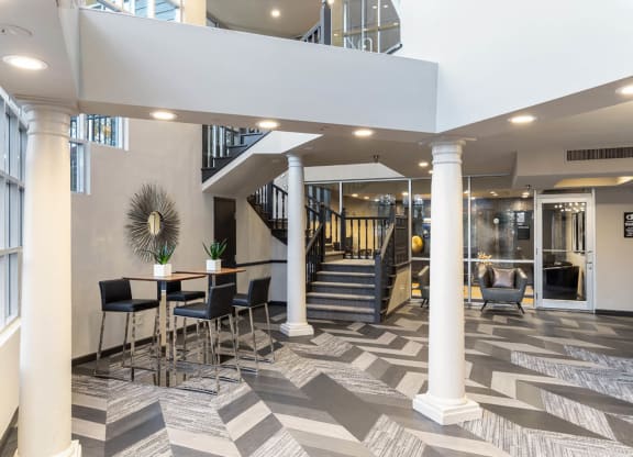 Social Lounge at Saw Mill Village Apartments, Ohio
