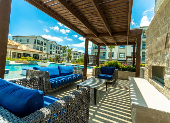 outdoor lounge at Park at Bayside apartments