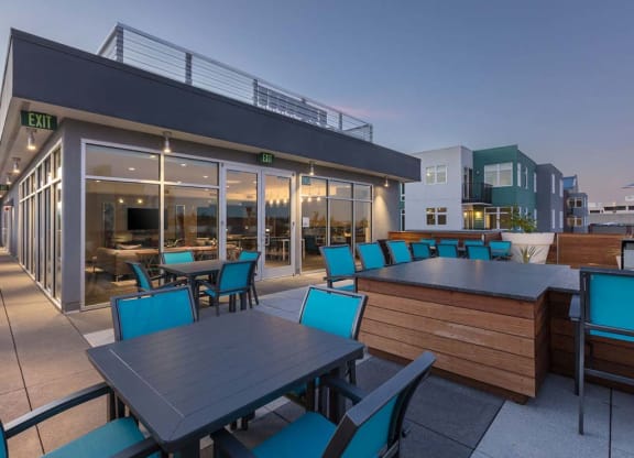 Common area rooftop deck table and chairs at Lyric, Walnut Creek, 94596