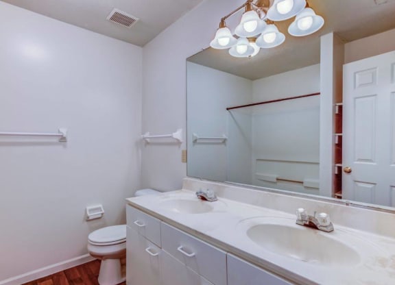 Bathroom Kensington Grove apartments Westerville, Oh