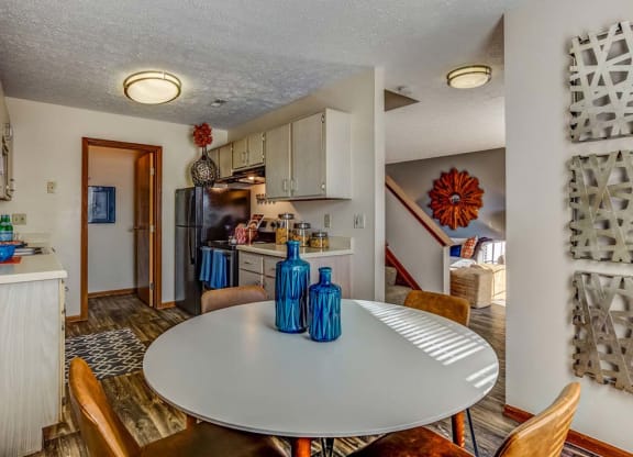 Dining room area at Bedford Commons Apartments & Heathermoor Apartments, Columbus, 43235