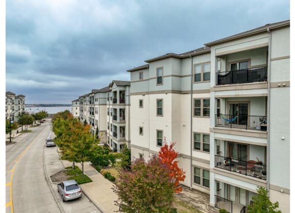 exterior building view of Park at Bayside apartments