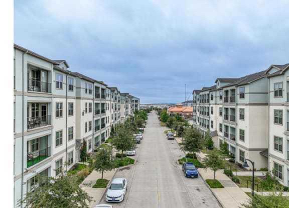 exterior view of Park at Bayside apartments in Rowlett, TX
