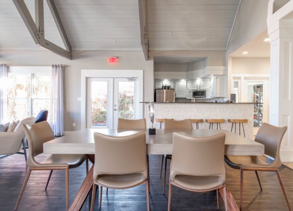 Perimeter Lakes apartments social lounge