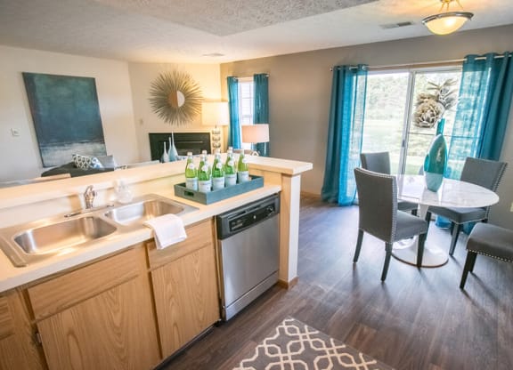 Dining Room at Perimeter Lakes Apartments, Dublin, 43017