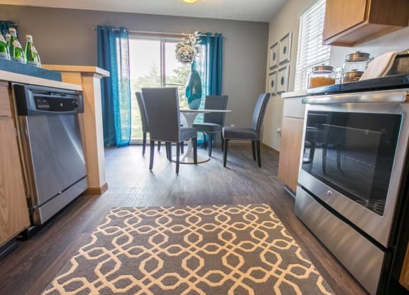 Kitchen Appliances at Perimeter Lakes Apartments, Ohio, 43017