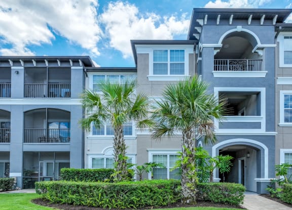 exterior building view of The Reserves at Alafaya apartments