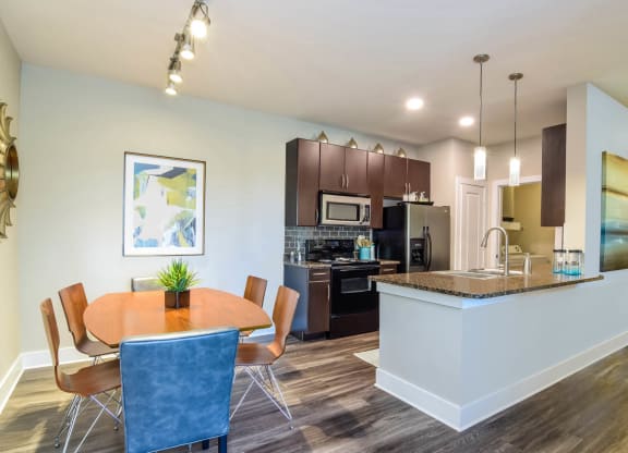 Terrastone Travesia dining area