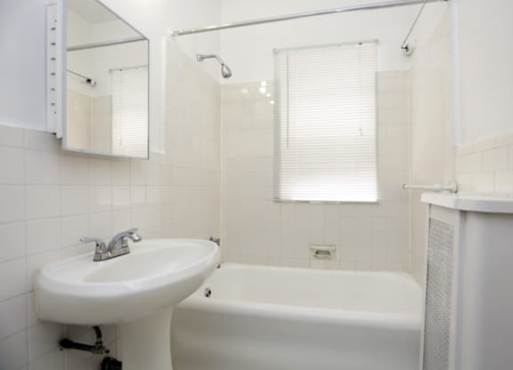 The Edison apartments bathroom