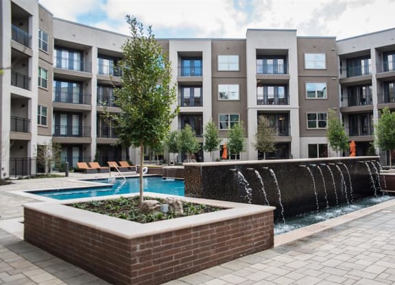 Swimming Pool And Fountain at Berkshire Amber, Dallas, TX, 75248