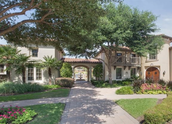 Green Space Walking Trails at Estancia Townhomes, Texas
