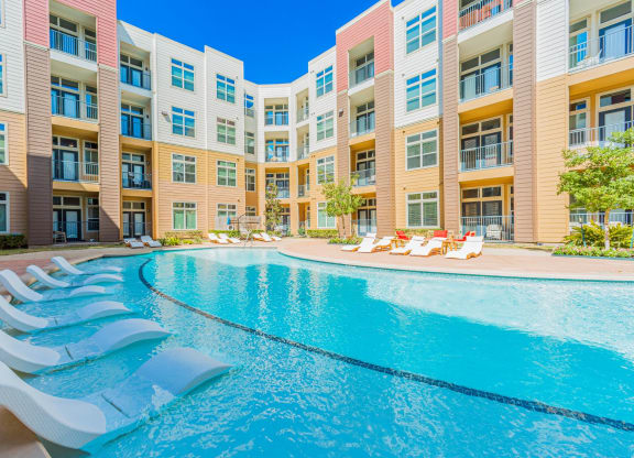 swimming pool at Aspire at 610 apartments