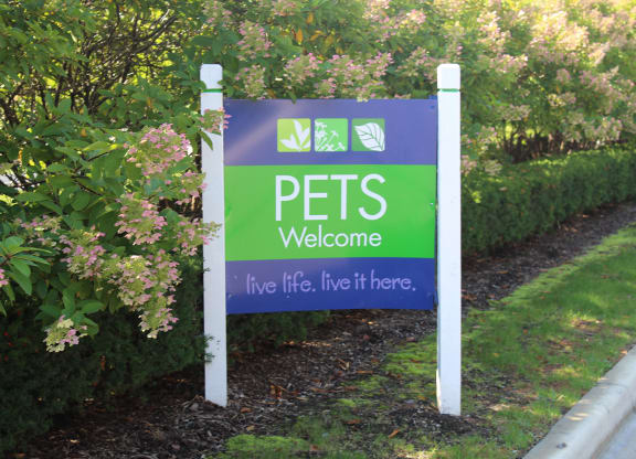 Pets Welcome Sign