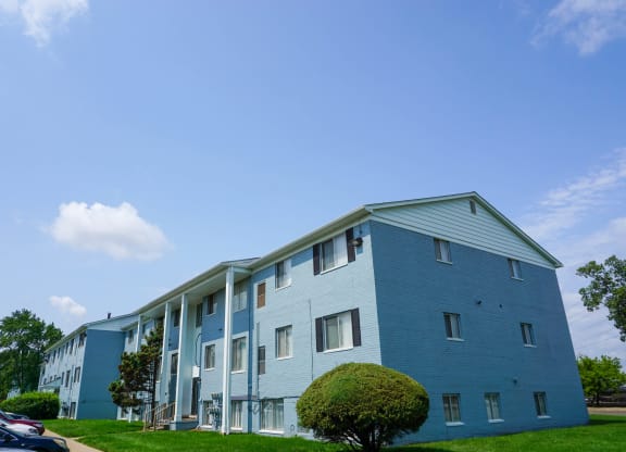 Gale Gardens apartment building with landscaping