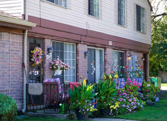 Apartment home with flower decorations, at Farmbrooke Manor