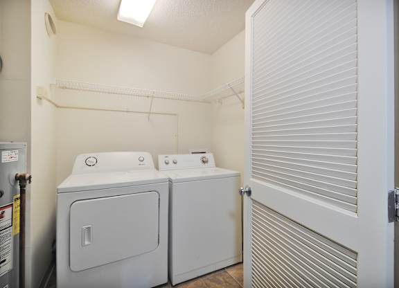 Apartments with in unit washer and dryers. Apartments with laundry in Kalamazoo. Apartments near me with laundry.