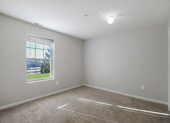 Bedrooms with walk in closets in Kalamazoo. Bedrooms for rent near WMU