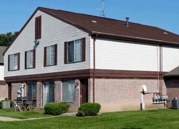 at Farmbrooke Manor, Clinton Twp