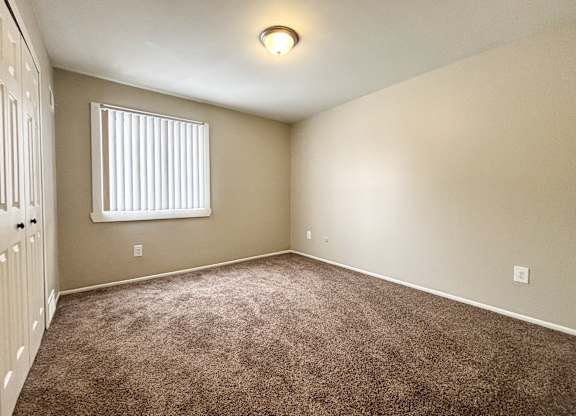 Apartments with large bedrooms in Warren. Apartments with walk in closets in Warren, MI. Warren Woods.