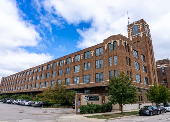 Apartments with parking lot in downtown Grand Rapids. Apartments close to downtown Grand Rapids.