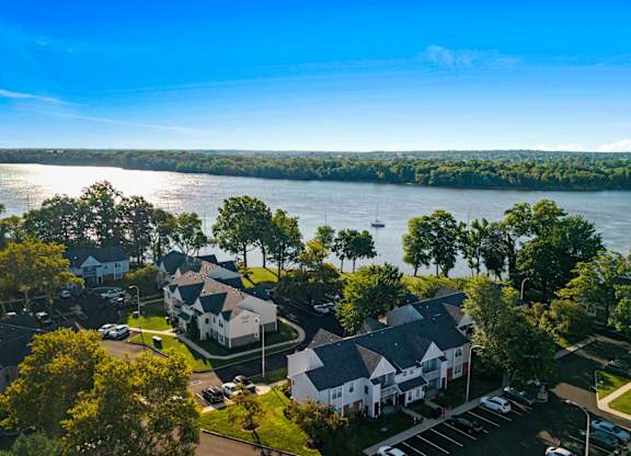Waters Edge Apartments