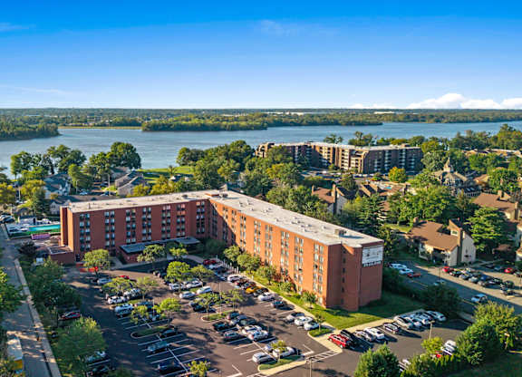 A large building with a parking lot in front of it.