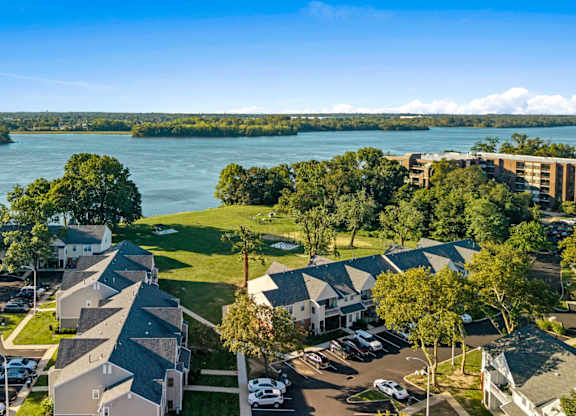Waters Edge Apartments