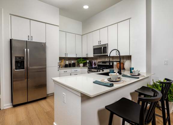 Residential Kitchen at Accent Apartments, Los Angeles