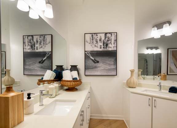 Full Bath Room at Accent Apartments, Los Angeles, 90066