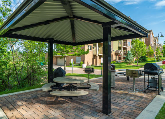 Arden Flats - Grilling and Barbecue Area
