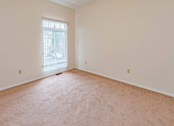 Large Master Bedroom at Blueberry Hill Apartments, New York, 14624