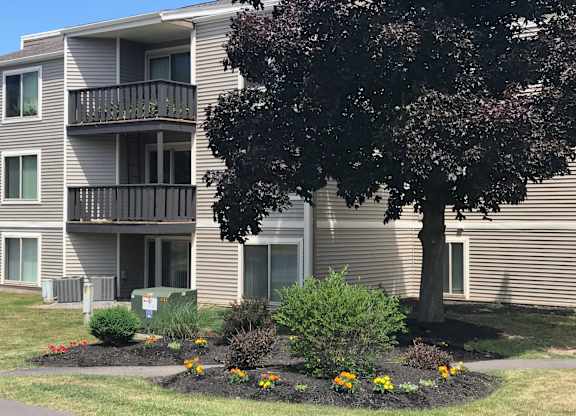 Property Front view at Whitney Ridge Apartments, New York