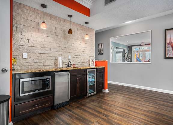 the retreat at thousand oaks apartment kitchen with stainless steel appliances at Ascot Place Apartments, Alabama