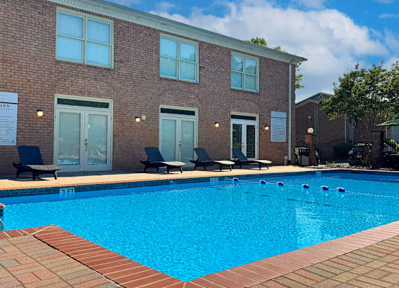 The swimming pool and sundeck at Ascot Place Apartments